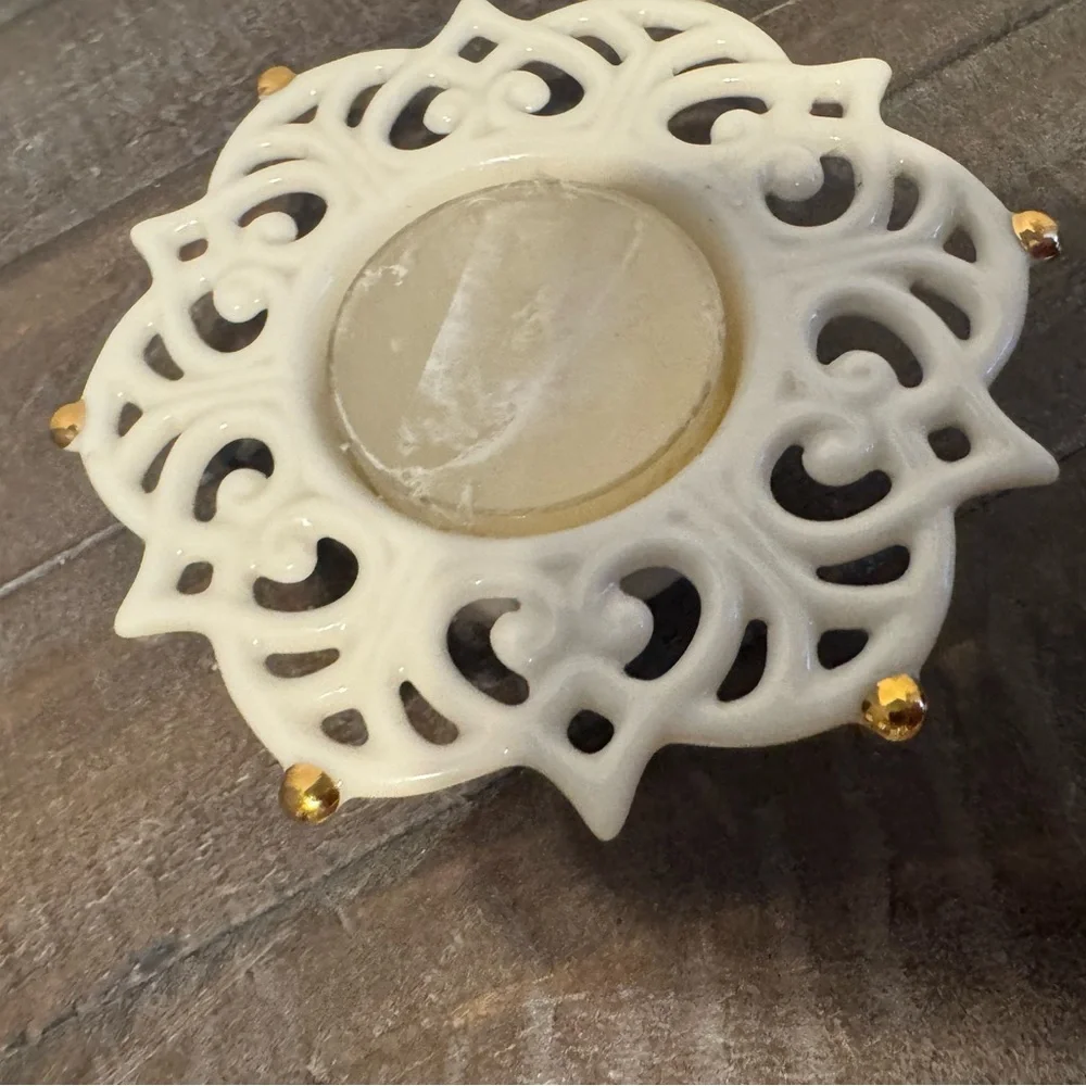 N/A elegant cream